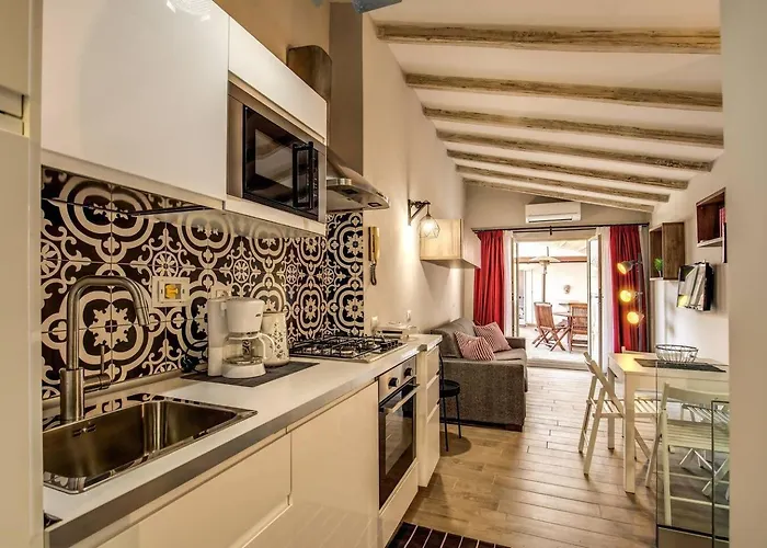 Attic With Terrace By Trevi Fountain * Rom