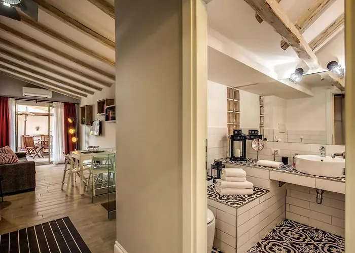 Apartment Attic With Terrace By Trevi Fountain *
