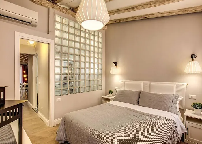 Attic With Terrace By Trevi Fountain Apartment *