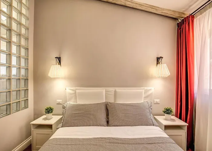 Attic With Terrace By Trevi Fountain *