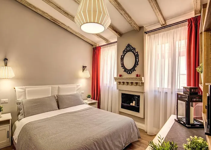 Attic With Terrace By Trevi Fountain *